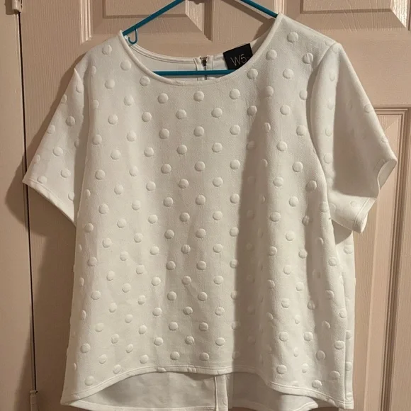 W5 White Polka Dot Textured Short Sleeve Top - Picture 1 of 2